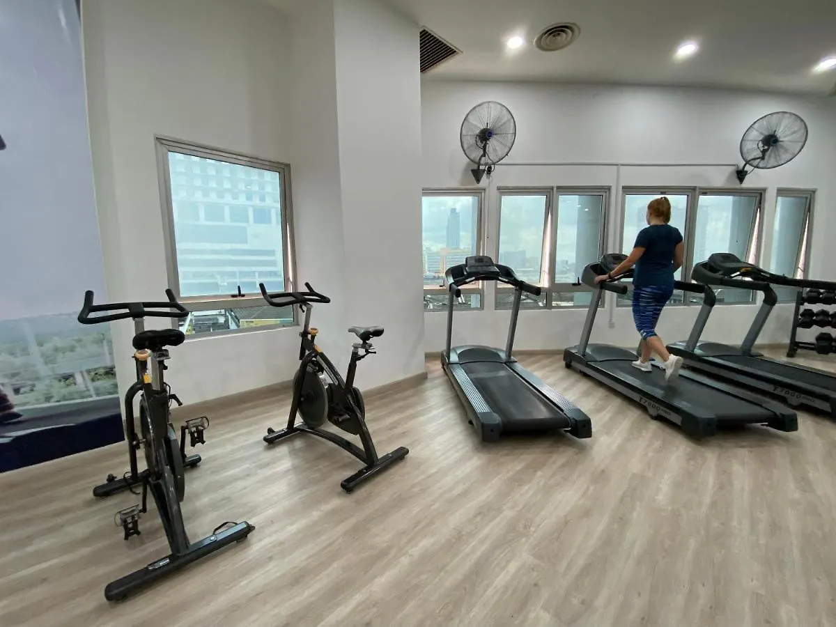 Spacious 3R,2R,Studio 5Min Walk To Time Square,Lalaport, Pool,Gym,Wifi Lägenhet Kuala Lumpur Malaysia
